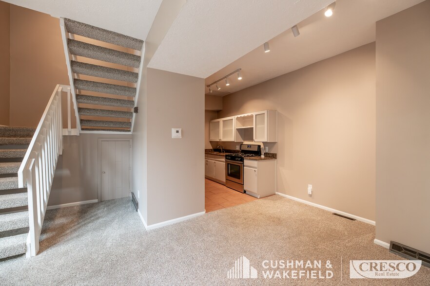 1020 Kenilworth Ave, Cleveland, OH à vendre - Photo intérieure - Image 3 de 49