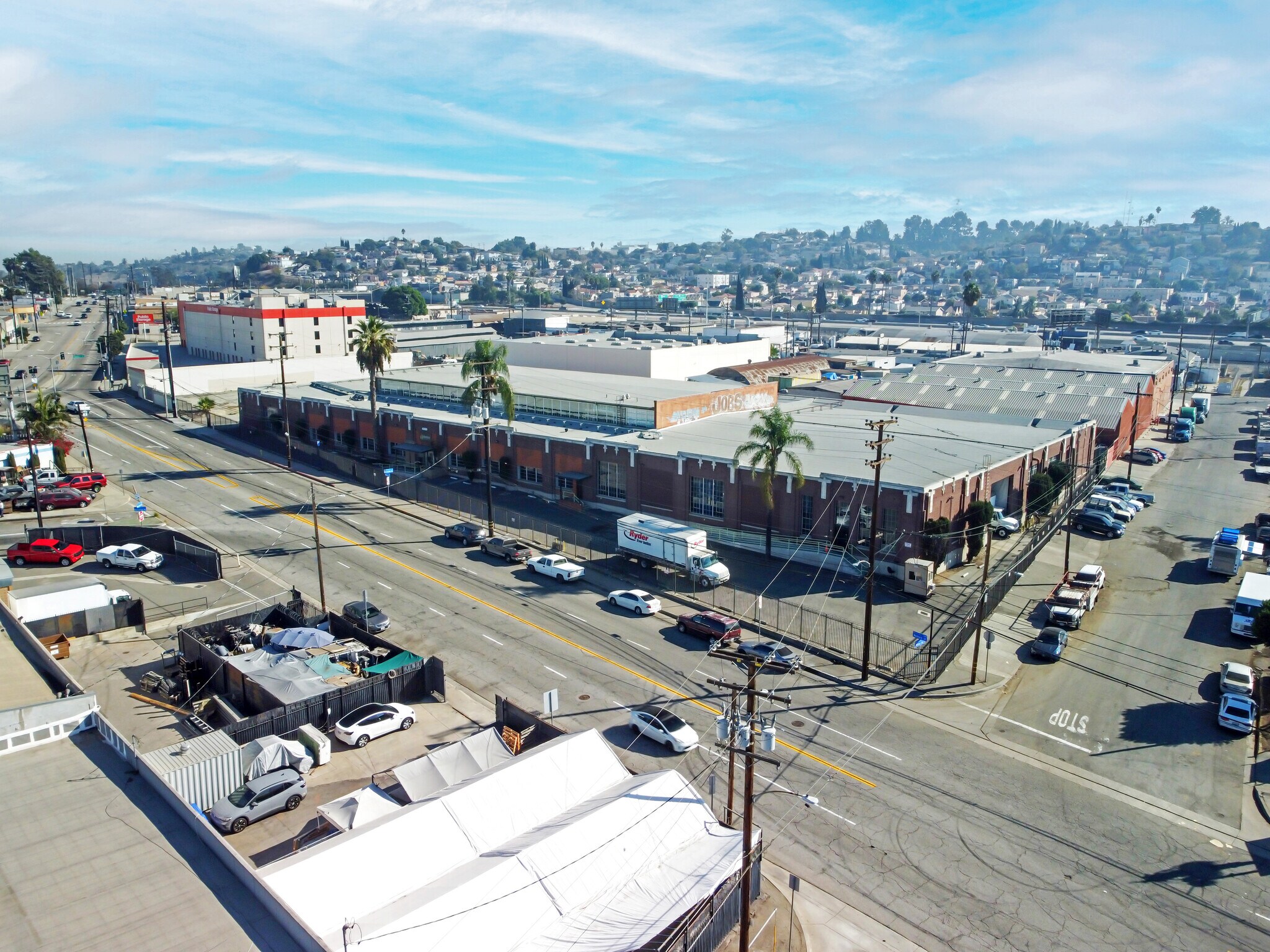 4000 Medford St, Los Angeles, CA à louer Aérien- Image 1 de 6