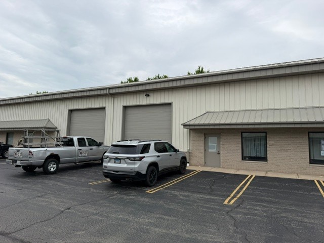 906 Geneva St, Shorewood, IL for lease - Building Photo - Image 2 of 16