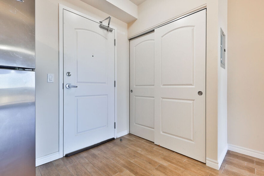 1489 Upper Gage Av, Hamilton, ON for sale - Interior Photo - Image 2 of 37