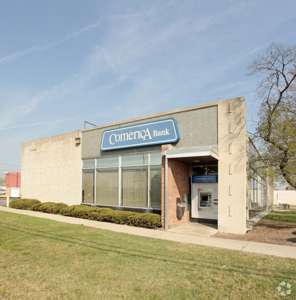 31200 Ann Arbor Trl, Westland, MI for sale - Primary Photo - Image 1 of 3