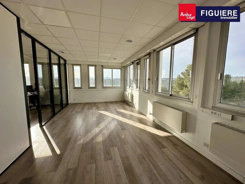 80 Rue Charles Duchesne, Aix-en-Provence for lease - Interior Photo - Image 2 of 7