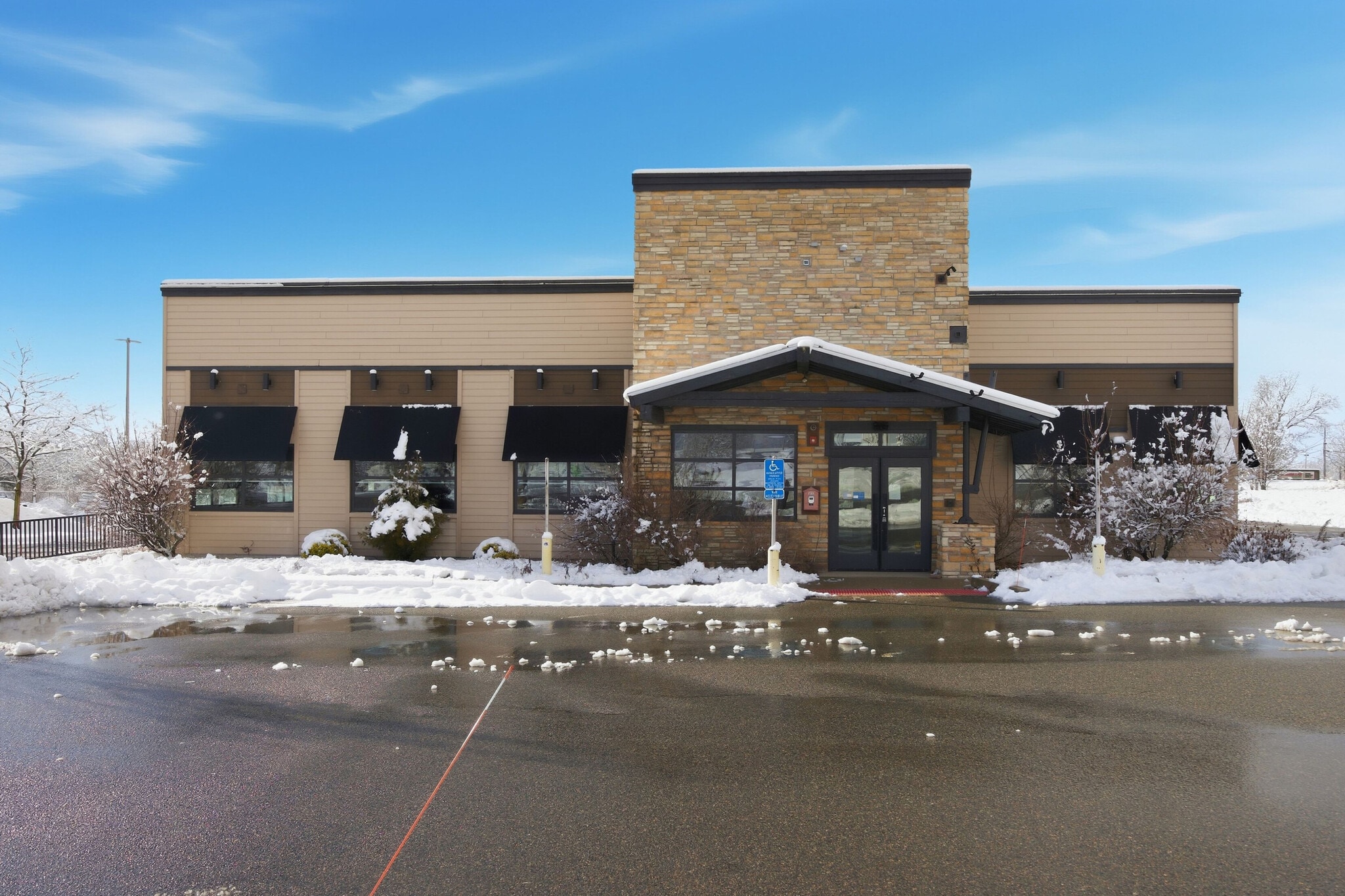 726 W Center St, West Bridgewater, MA à louer Photo principale- Image 1 de 10