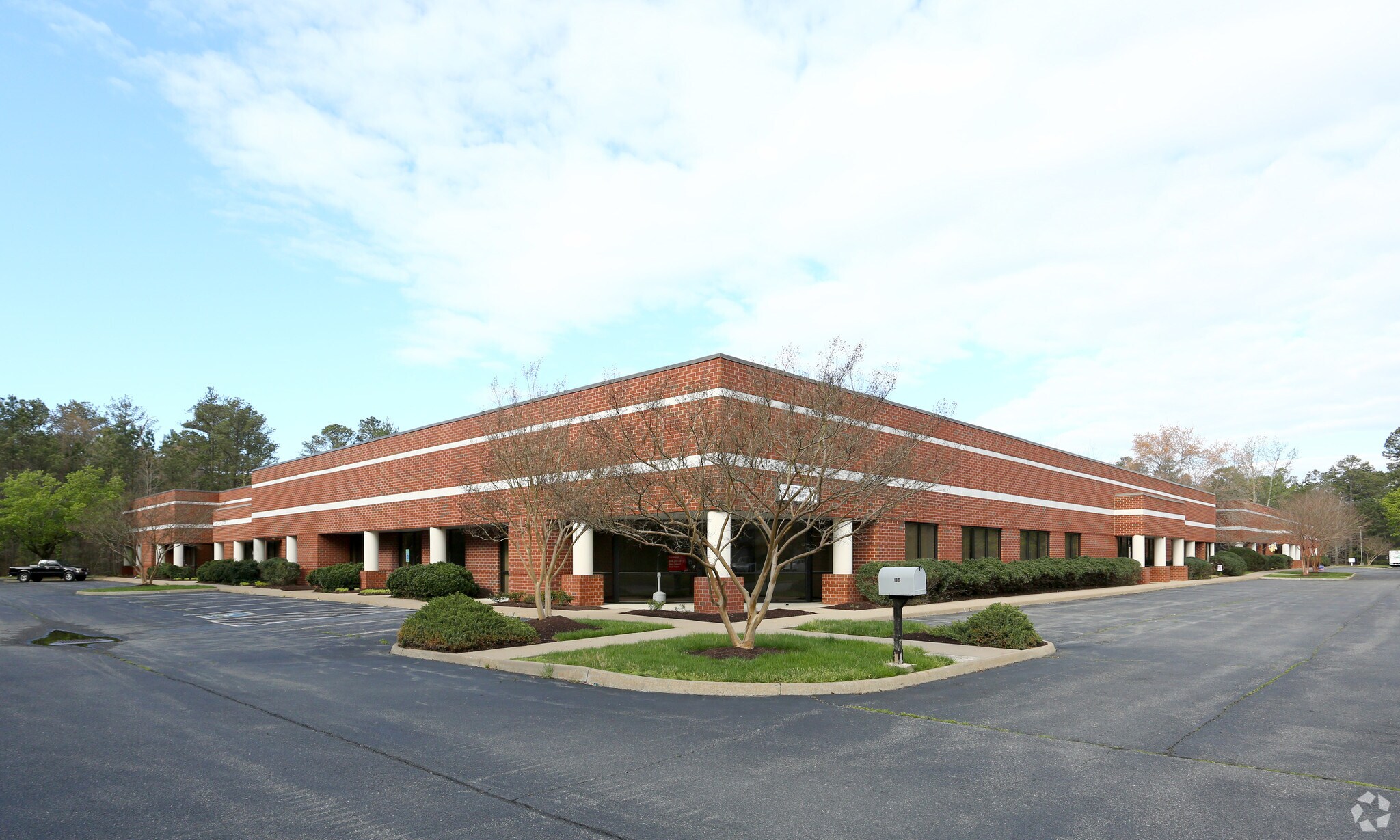 325 Hill Carter Pky, Ashland, VA for lease Primary Photo- Image 1 of 5