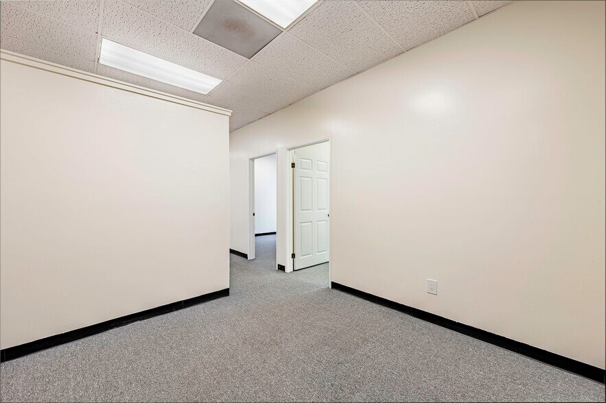 800 E Wardlow Rd, Long Beach, CA à louer - Photo du bâtiment - Image 2 de 44