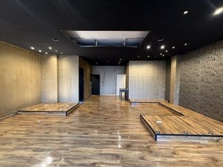 Plus de détails pour 90 Glebe Av, Uxbridge - Commerce de détail à louer