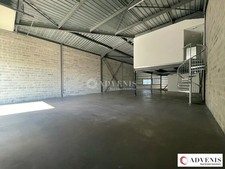 Flex in Le Taillan-Médoc for lease - Interior Photo - Image 1 of 9