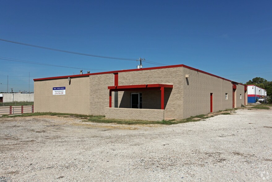 301 E Walnut St, Garland, TX à louer - Photo principale - Image 1 de 18