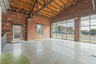 1814 Oak St, Kansas City, MO for sale Interior Photo- Image 2 of 21