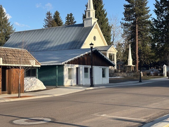 903 1st St, McCall, ID à vendre - Photo du bâtiment - Image 2 de 7