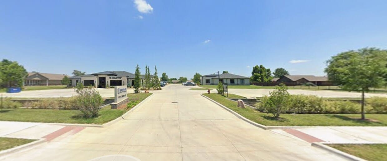 1010 S Santa Fe Ave, Moore, OK for sale Primary Photo- Image 1 of 3