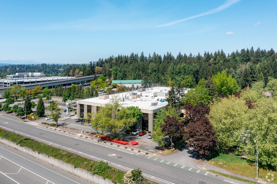 14360 SE Eastgate Way, Bellevue, WA à louer - Photo du bâtiment - Image 3 de 3