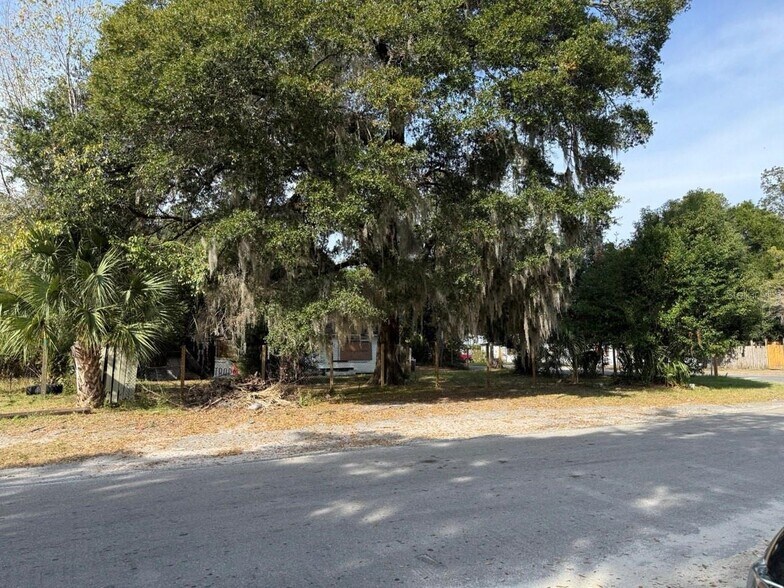 22 NE 11th St, Gainesville, FL à vendre - Photo du bâtiment - Image 2 de 3