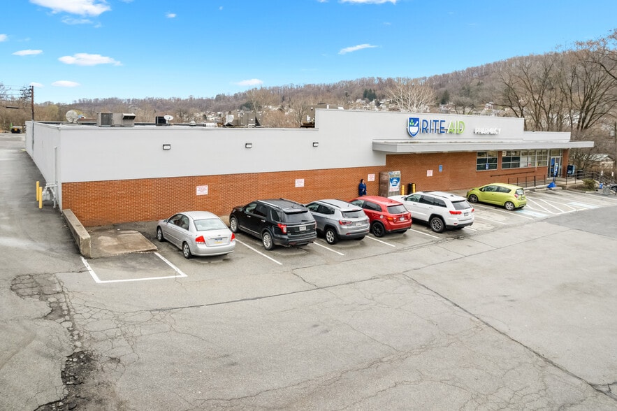 113 W Main St, West Newton, PA à louer - Photo du bâtiment - Image 3 de 3