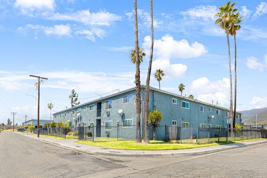 1414-1446 E Citrus St, San Bernardino, CA à vendre - Photo du bâtiment - Image 2 de 32