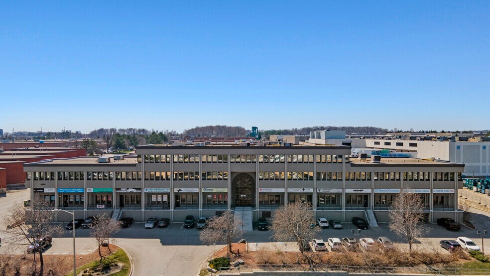 9040 Leslie St, Richmond Hill, ON à louer - Photo du bâtiment - Image 2 de 4