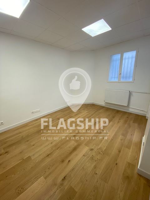 Office in Paris for sale Building Photo- Image 1 of 8