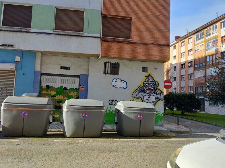 Calle Ampurdán, 9, Gijón, Asturias for sale - Building Photo - Image 2 of 3
