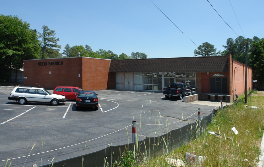 3282-3288 Laventure Dr, Atlanta, GA for lease - Building Photo - Image 1 of 8