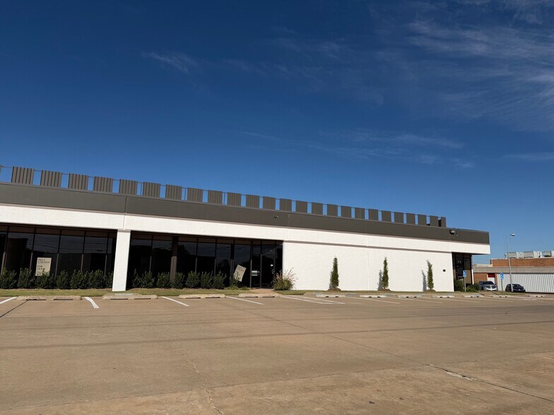 6701-6715 E 41st St, Tulsa, OK à louer - Photo du bâtiment - Image 3 de 7