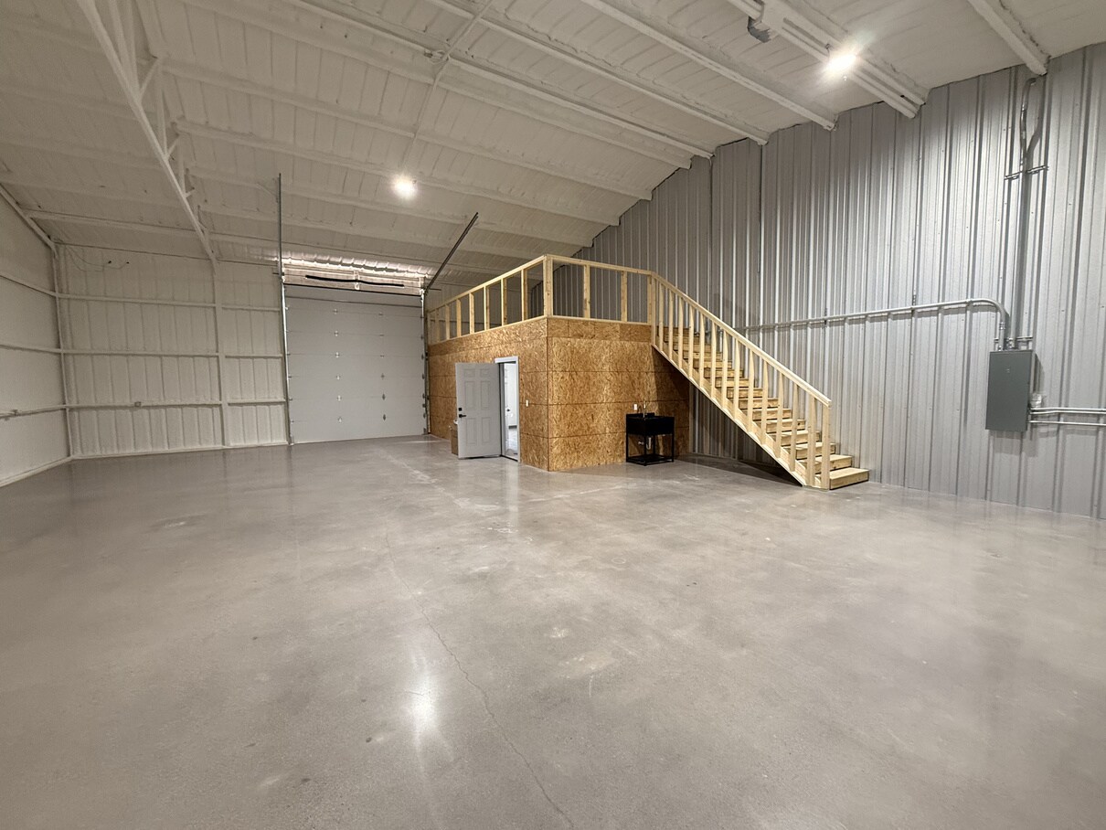 191 E Lone Oak Rd, Valley View, TX for lease Interior Photo- Image 1 of 4