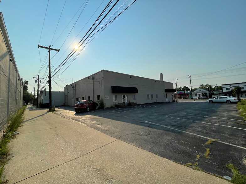 404-406 Eastern Blvd, Essex, MD for lease - Building Photo - Image 3 of 5