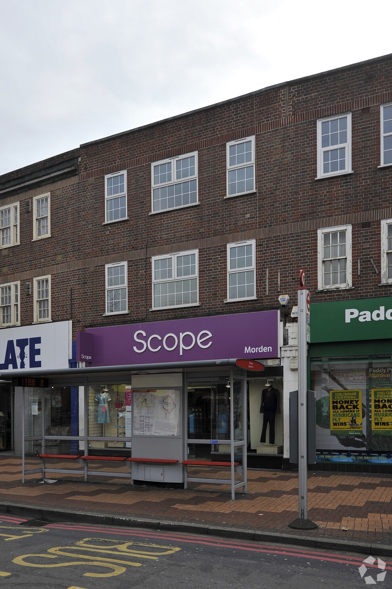 39 London Rd, Morden à louer Photo principale- Image 1 de 4