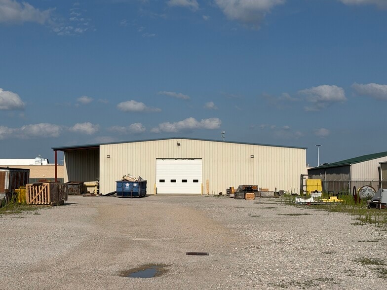 401 N Congress Ave, Evansville, IN for lease - Building Photo - Image 2 of 3
