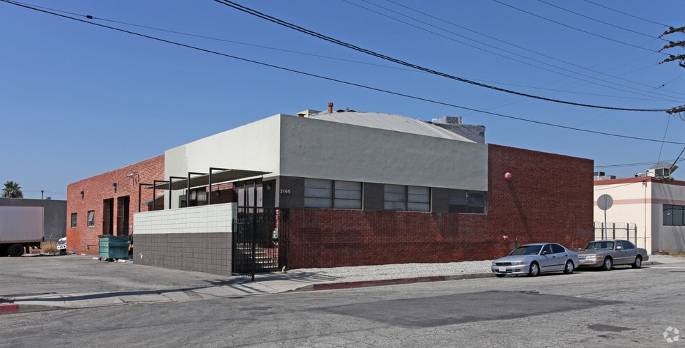 2165 Yates Ave, Commerce, CA for lease - Primary Photo - Image 2 of 5
