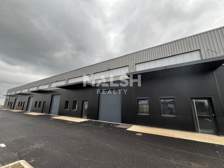 Flex in PONT-DE-L'ISERE for lease - Building Photo - Image 1 of 7