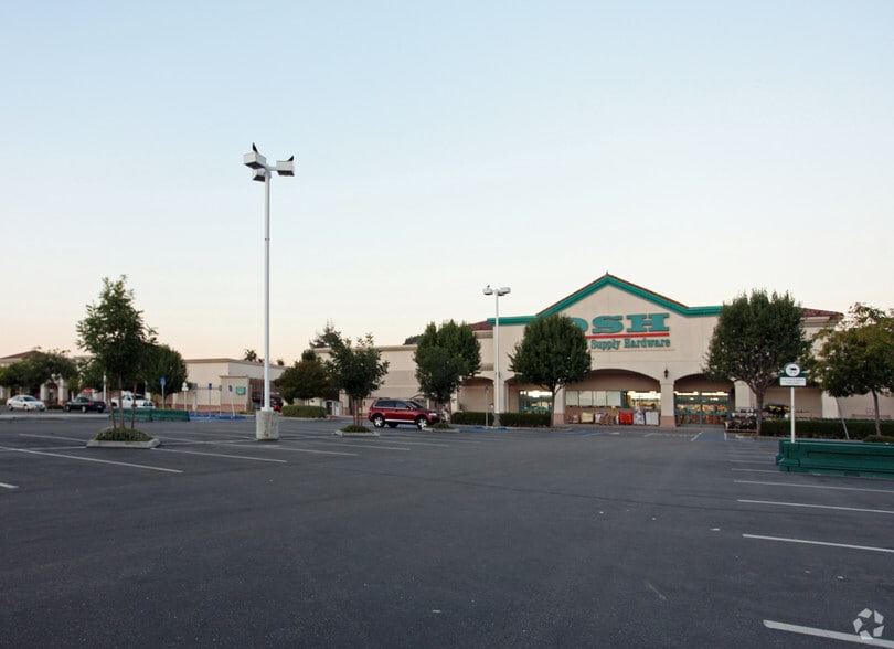 2305 Theater Dr, Paso Robles, CA for lease - Building Photo - Image 2 of 11