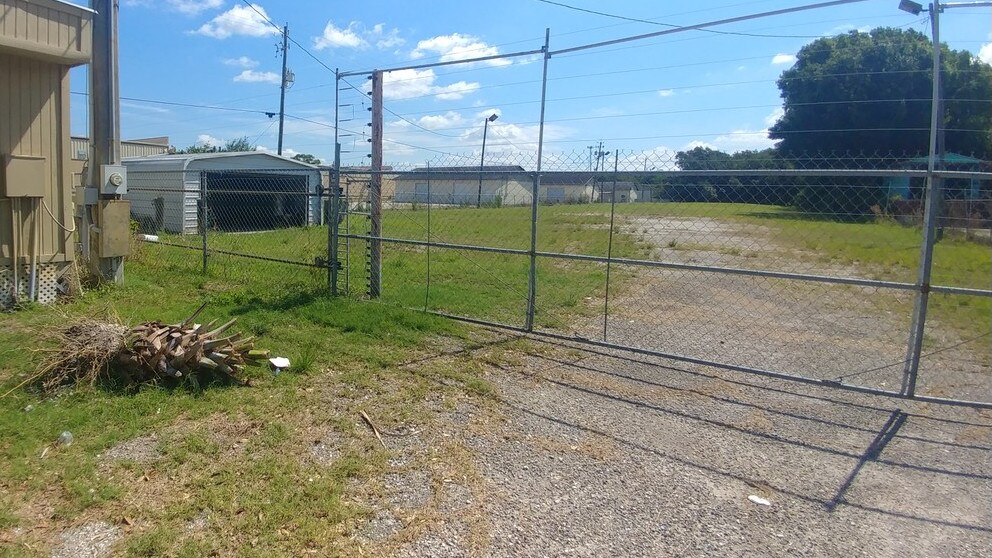 209 N Falkenburg Rd, Tampa, FL à louer Autre- Image 1 de 5