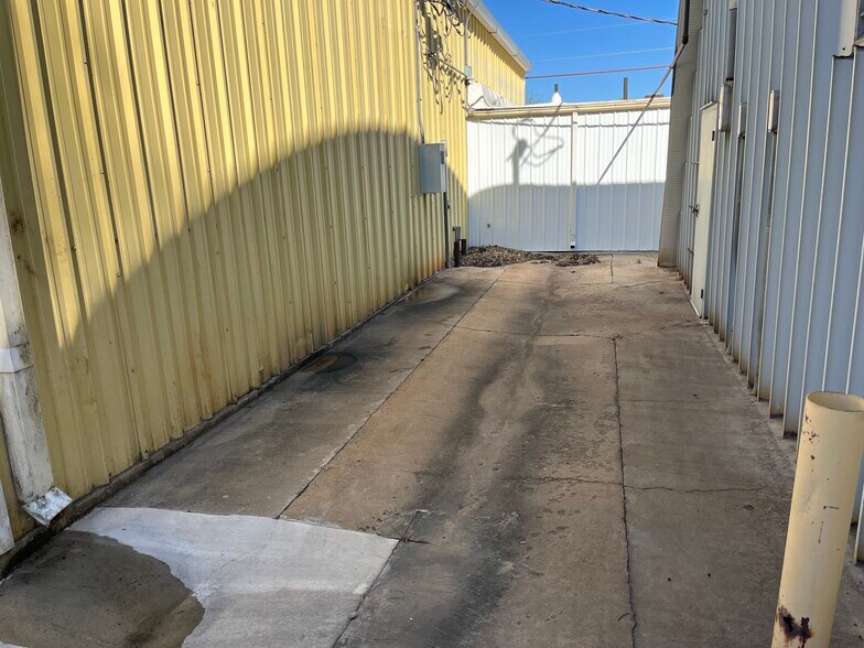 908 E North St, Salina, KS à louer - Photo du bâtiment - Image 3 de 36