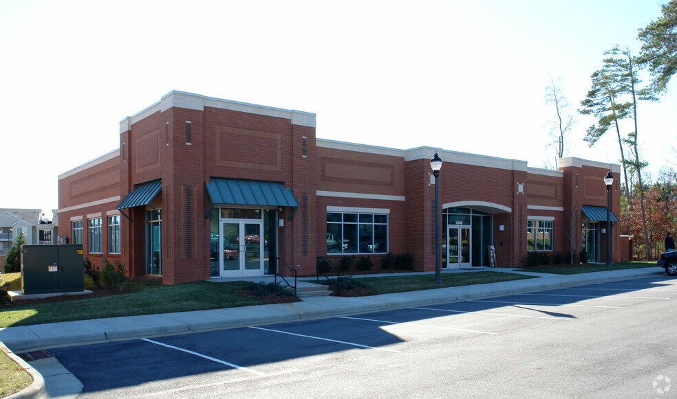 1340 Sunday Dr, Raleigh, NC à louer - Photo du bâtiment - Image 2 de 6