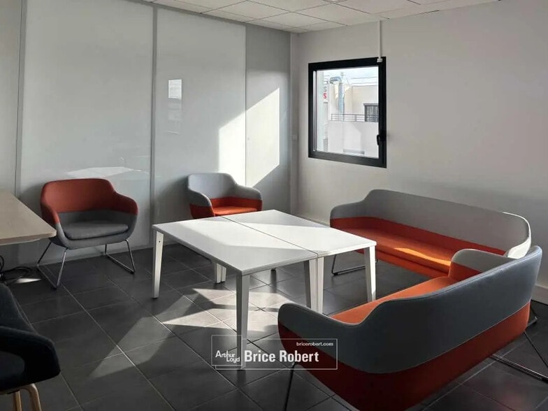 Bureau dans Saint-Priest à louer - Photo intérieure - Image 3 de 10