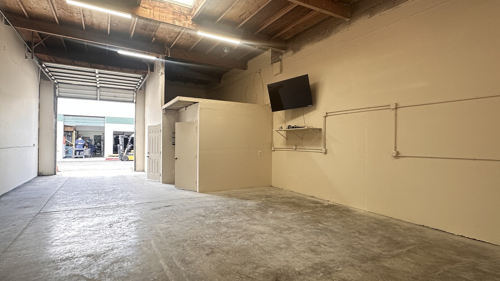 2535 W Winton Ave, Hayward, CA 94545 - Unit 4C - - Interior Photo - Image 2 of 5