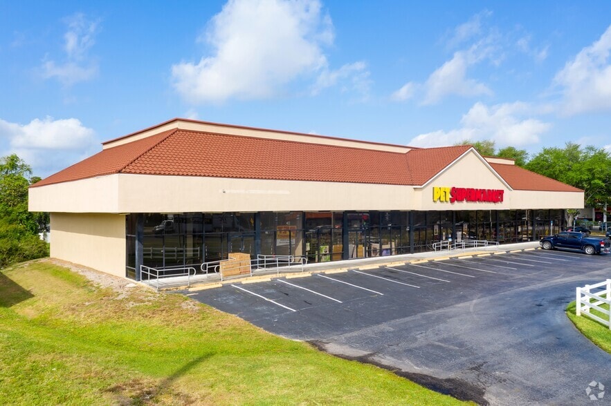 4688-4690 W Irlo Bronson Memorial Hwy, Kissimmee, FL for lease - Primary Photo - Image 1 of 9