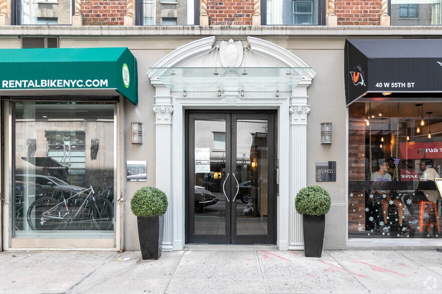 40 W 55th St, New York, NY for lease - Building Photo - Image 3 of 9