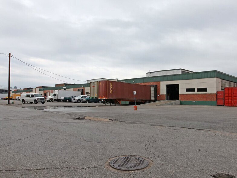 1404-1424 Gentry St, North Kansas City, MO for lease - Building Photo - Image 2 of 2