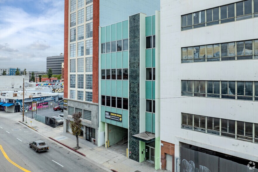 1011 S Los Angeles St, Los Angeles, CA à louer - Photo du bâtiment - Image 2 de 25