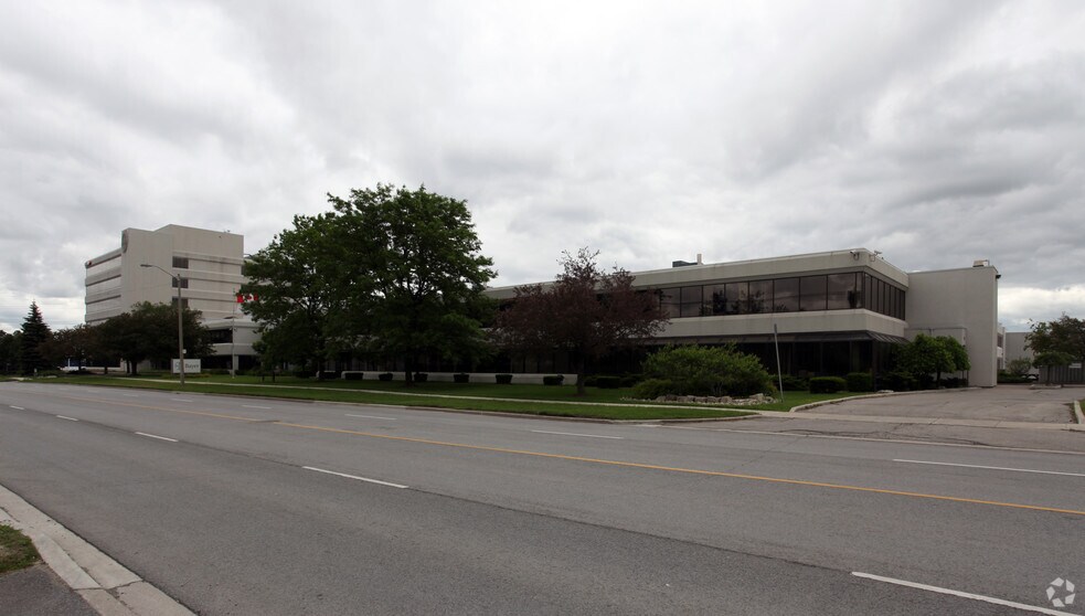 77 Belfield Rd, Toronto, ON à vendre - Photo principale - Image 1 de 1