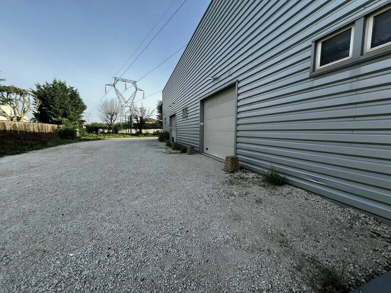 Flex in Avignon for sale - Building Photo - Image 1 of 7