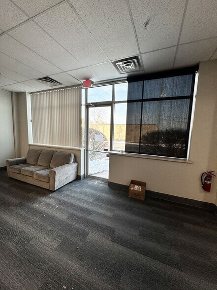 37777 Interchange Drive, Farmington Hills, MI for lease - Interior Photo - Image 3 of 7