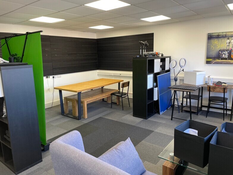 St. James Rd, Brackley à vendre - Photo du bâtiment - Image 2 de 4