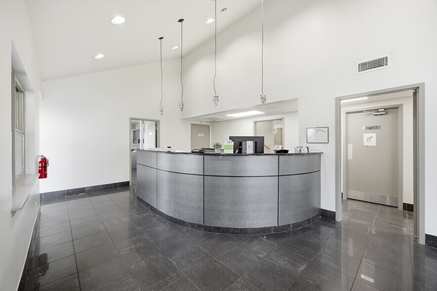 3201 Hulen St, Fort Worth, TX à vendre - Photo du bâtiment - Image 3 de 11