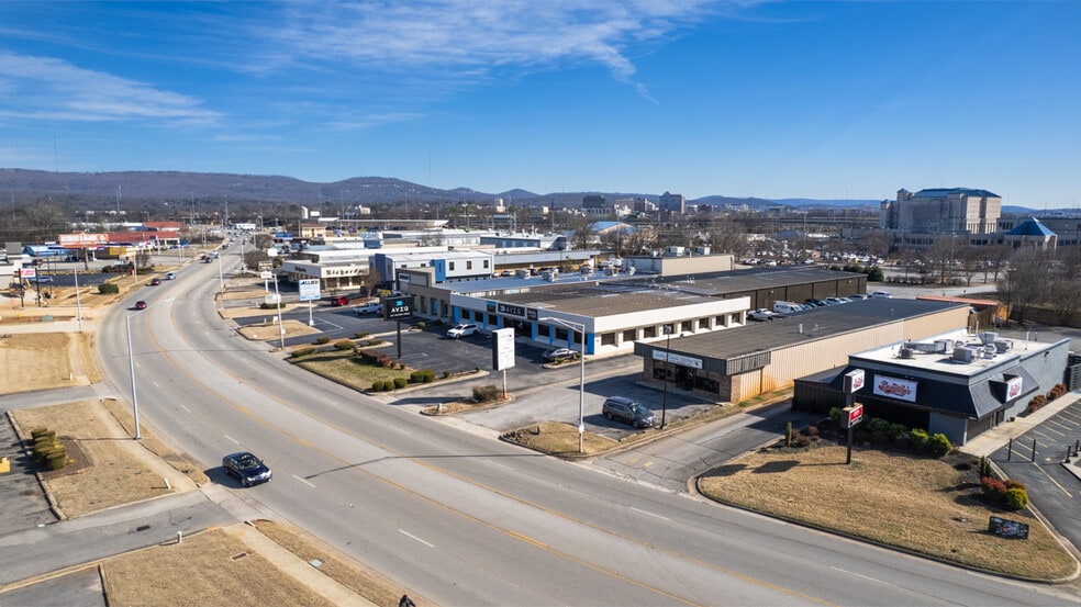 1847 University Dr NW, Huntsville, AL for lease - Building Photo - Image 3 of 14