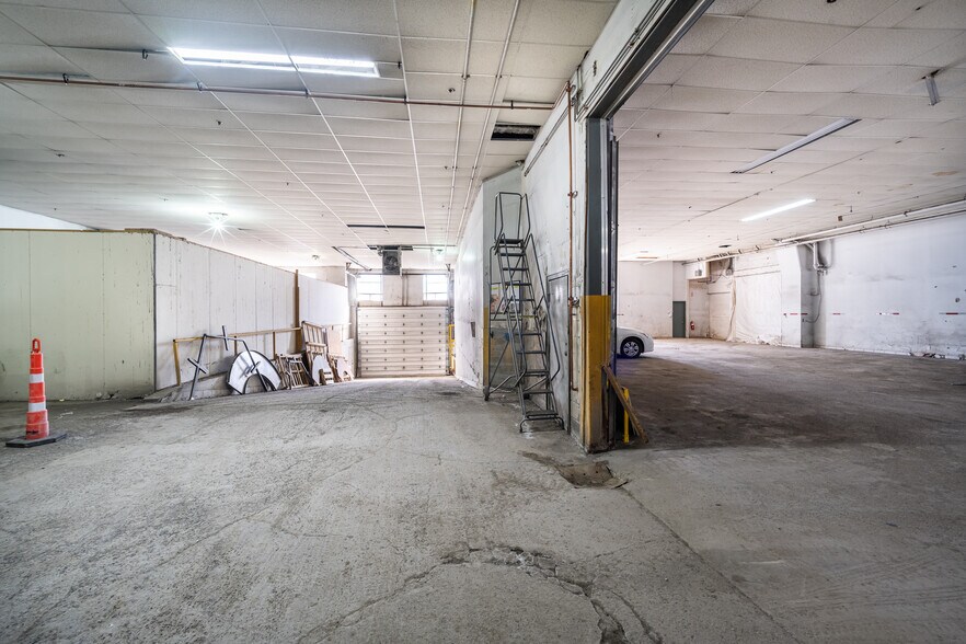 1320-1390 Rue Barré, Montréal, QC à louer - Photo du bâtiment - Image 3 de 14