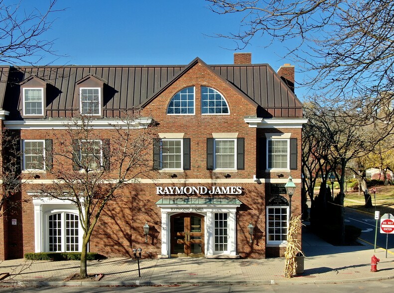 1-21 Kercheval Ave, Grosse Pointe Farms, MI à louer - Photo du bâtiment - Image 3 de 5