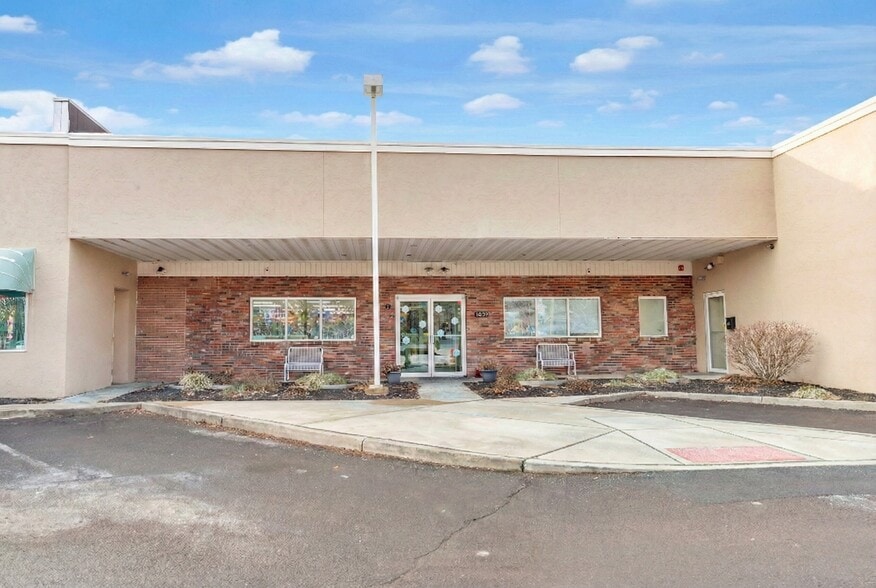 1805 Princeton Ave, Trenton, NJ à vendre - Photo du bâtiment - Image 3 de 54