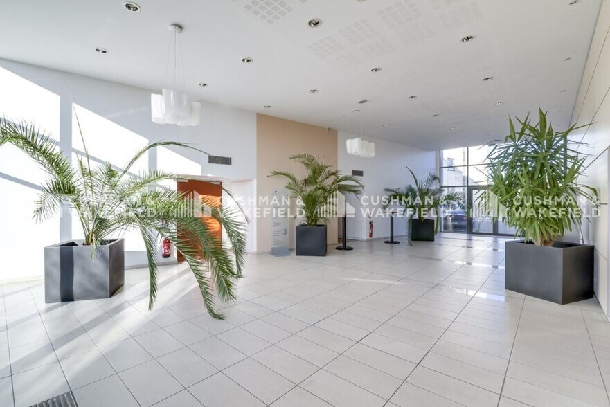 3 Avenue Du Canada, Les Ulis à louer - Hall d’entrée - Image 3 de 16